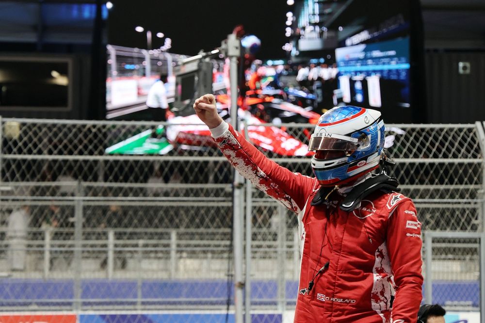 El ganador Oliver Rowland, Nissan Formula E Team