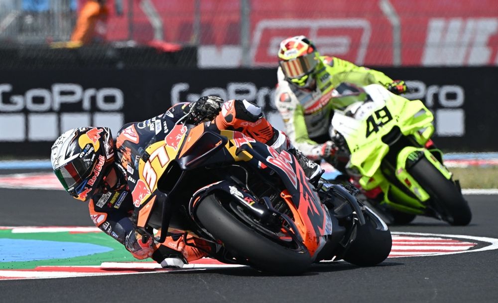 Pedro Acosta, Red Bull KTM Factory Racing, Fabio Di Giannantonio, VR46 Racing Team