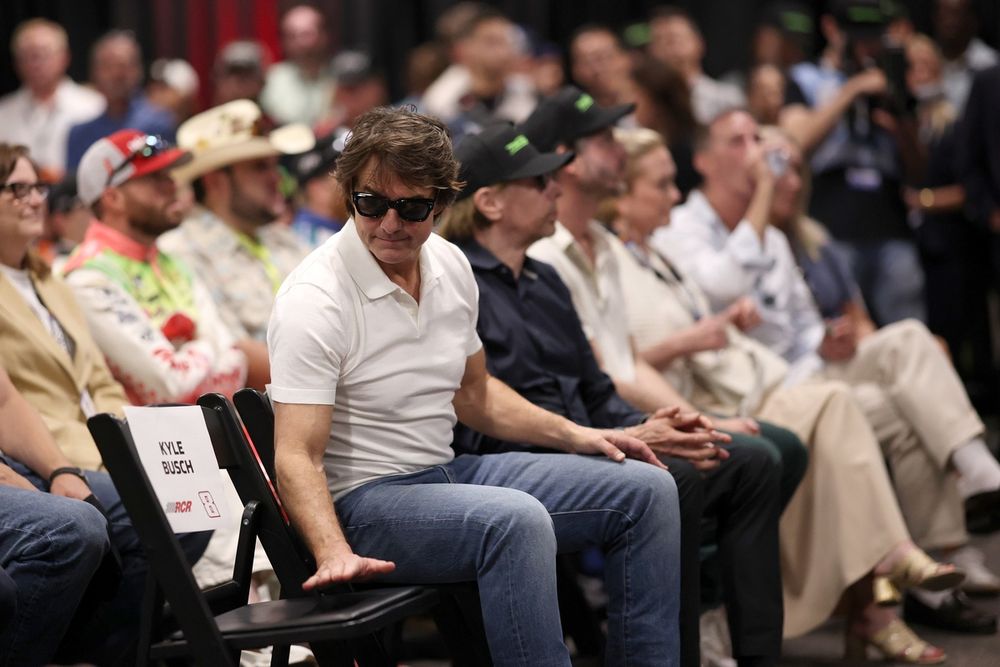 Tom Cruise recognizes empty chair in tribute to Kyle Busch