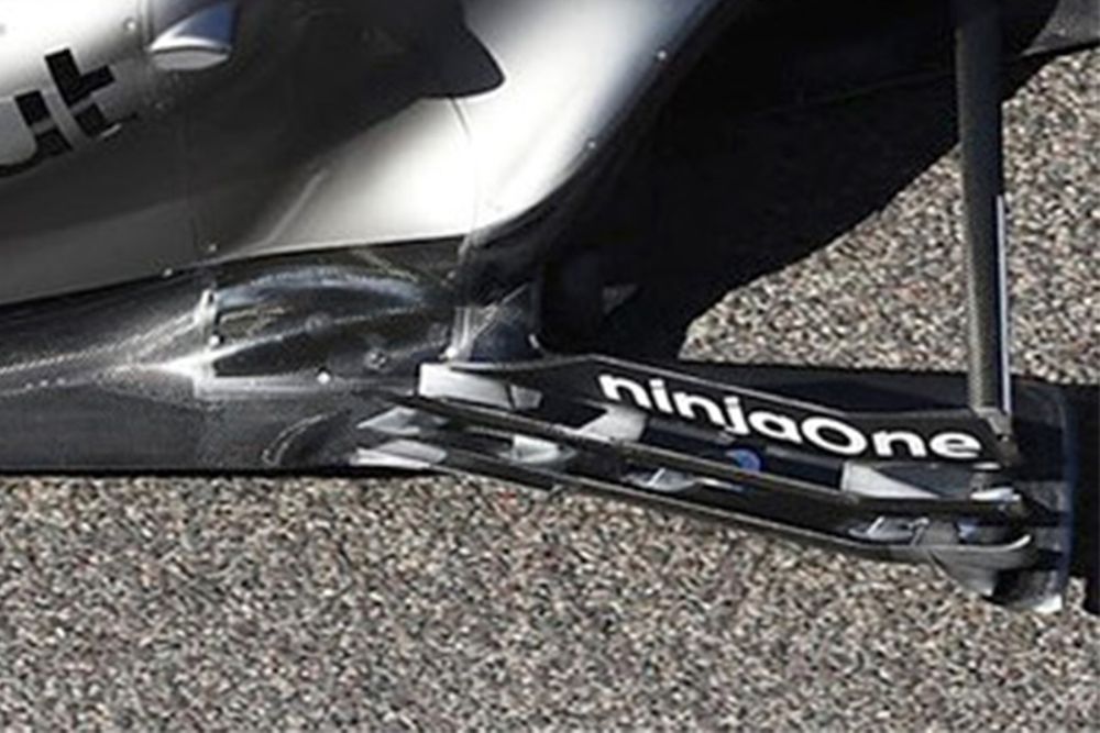 Audi R26: ci sono due piccoli profili sul fondo