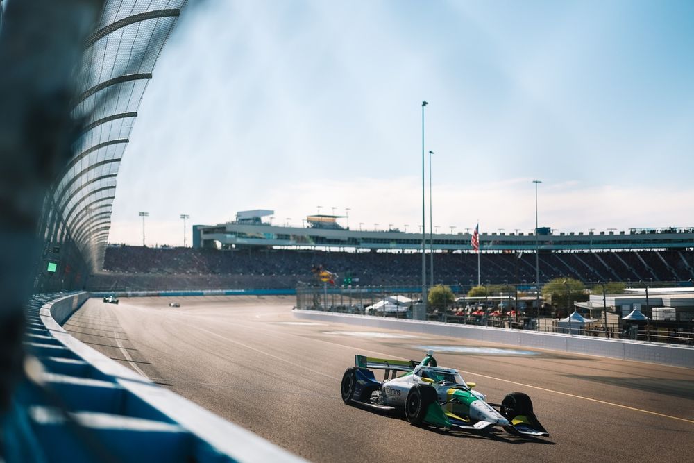 Collet ganhou três posições na largada e conseguiu impor bom ritmo ao mesmo tempo que não se envolveu em incidentes.