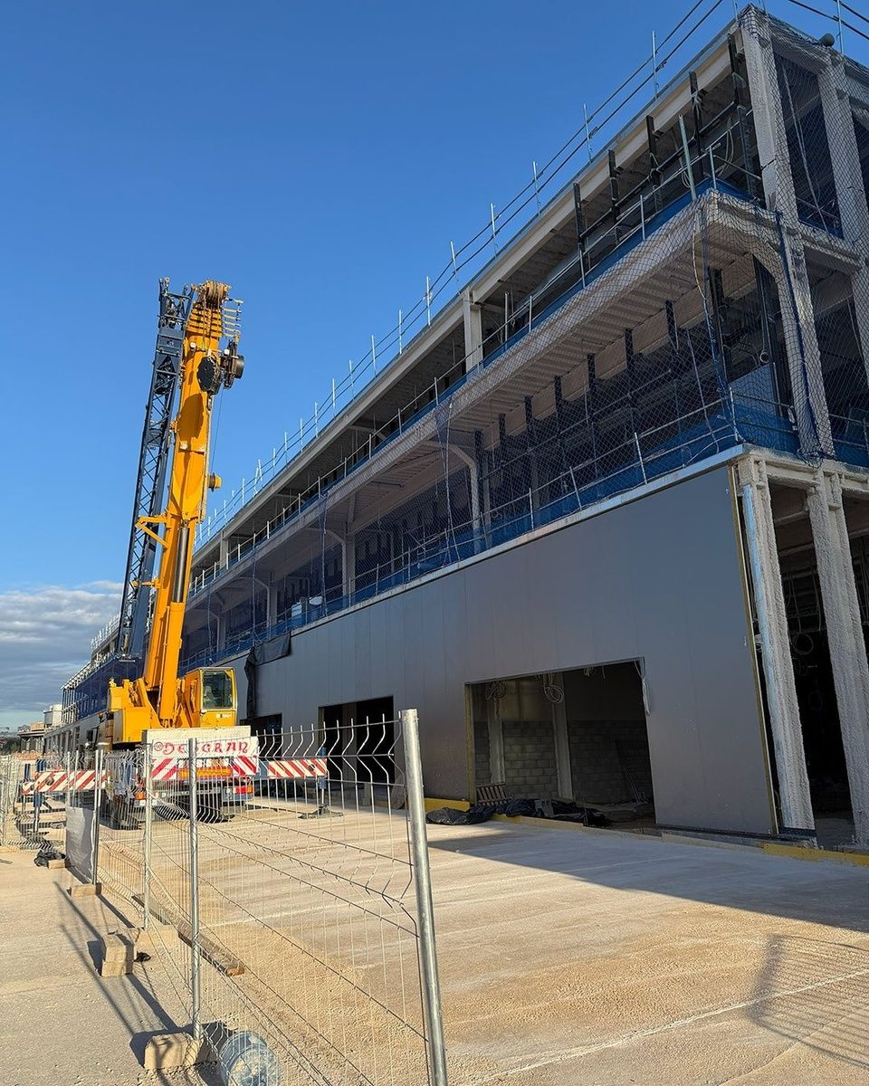 Edificio de boxes del Circuito de Madring