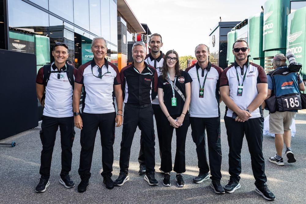 Lo staff Brembo Racing che si alterma in pista