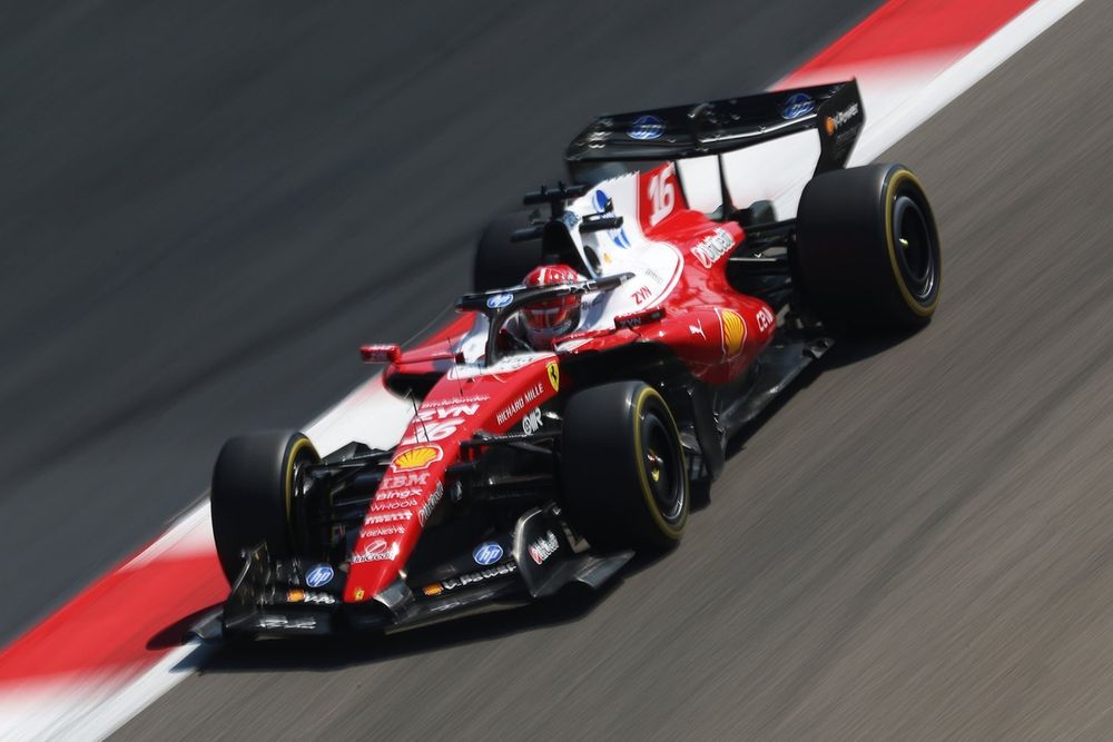 Charles Leclerc was de snelste man van de ochtendsessie.