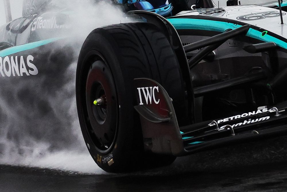 Neumático Pirelli superintermedio en los test