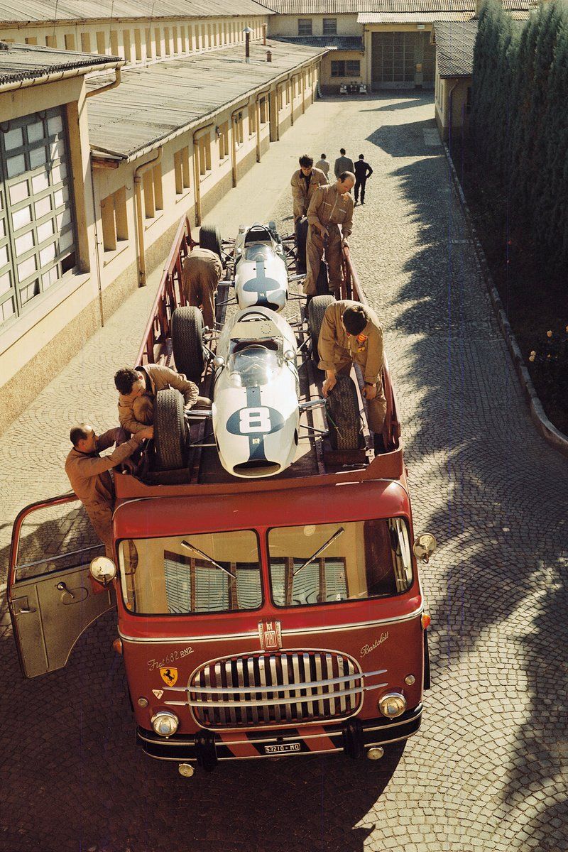 El 158 F1 de 1964 en el camión al aeropuerto para los GP de EE. UU. y México de 1964