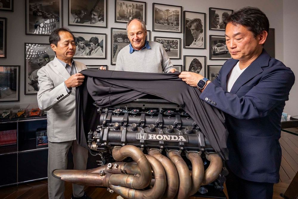 ベルガー、1992年のホンダV12を手に。かつての”相棒”田辺エンジニアが