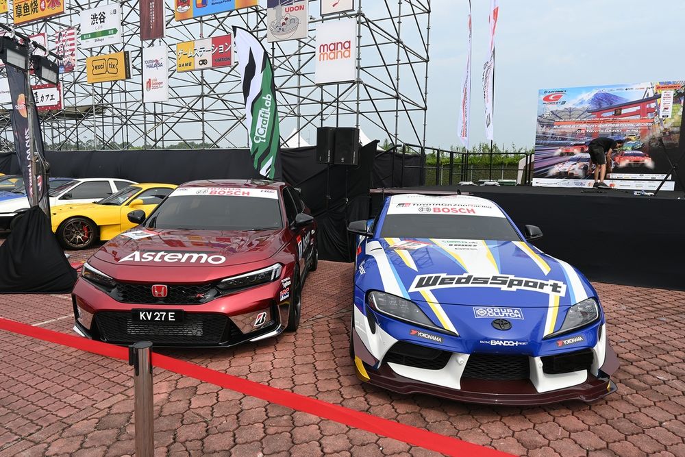GT500リバリーが施されたロードカーたち