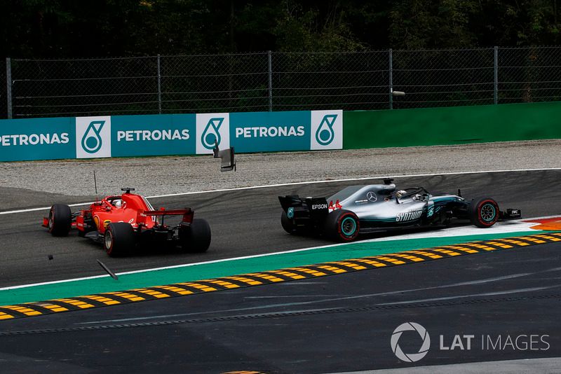 Sebastian Vettel, Ferrari SF71H facing the wrong way after making contact with Lewis Hamilton, Mercedes AMG F1 W09 