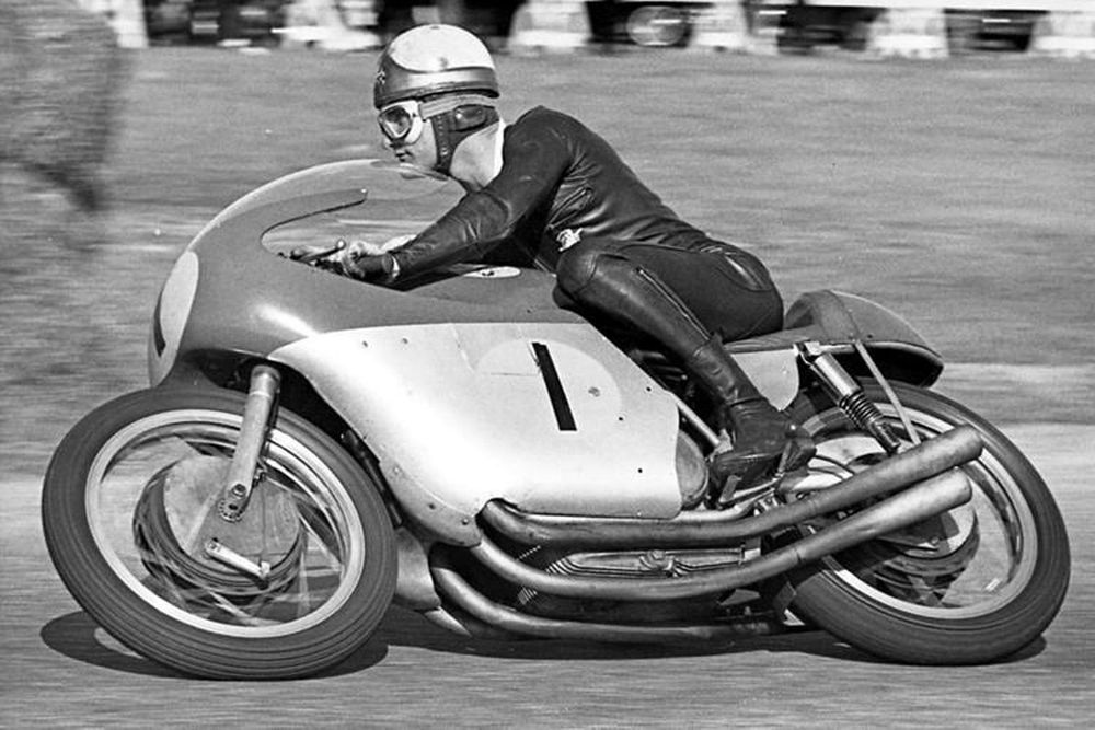 Mike Hailwood on his way to 500cc honours in Argentina in 1963 - midway through a streak of 12 wins