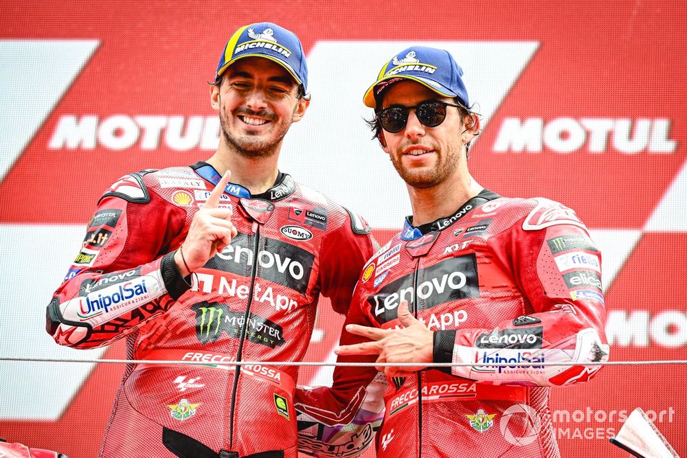 Podio: ganador Francesco Bagnaia, Ducati Team, tercero Enea Bastianini, Ducati Team