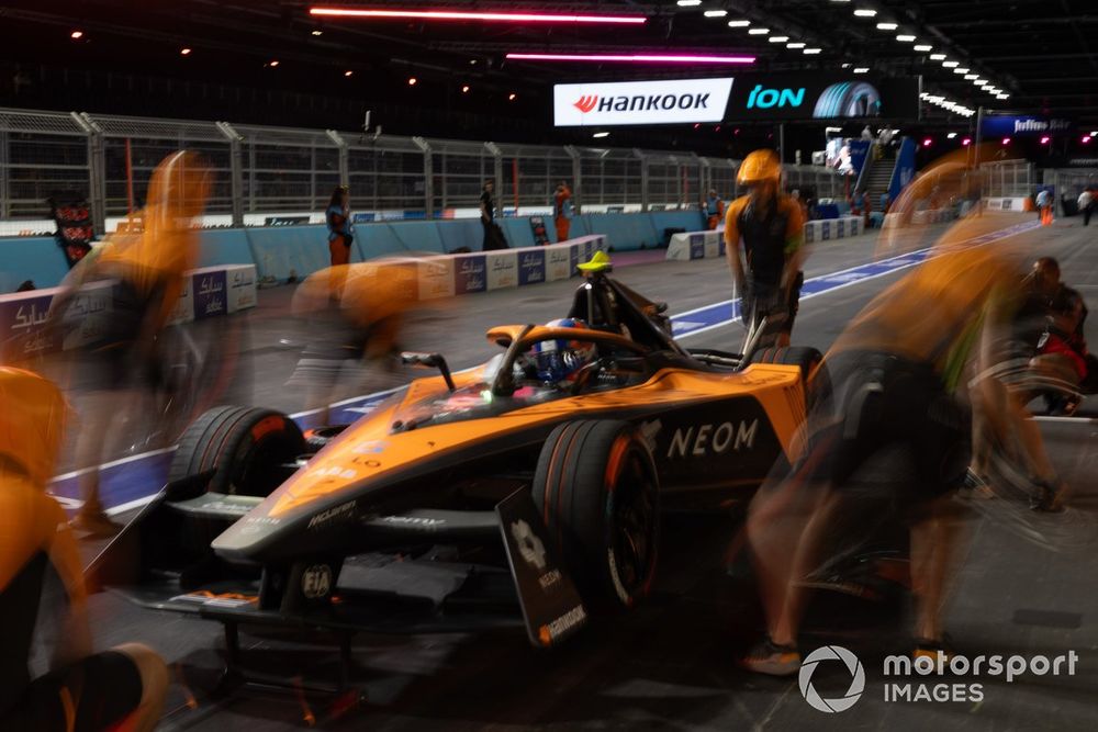 The NEOM McLaren Formula E Team pit crew lift Jake Hughes, McLaren, e-4ORCE 04 up