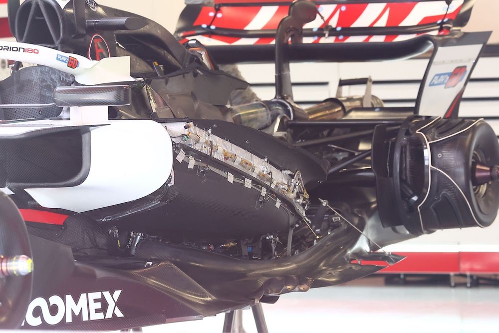 Haas VF-25: il cestello intermedio con i deviatori di flusso