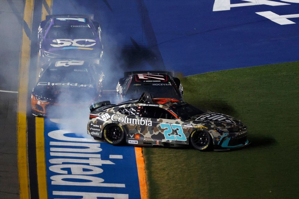 Bubba Wallace, 23XI Racing Toyota, Kyle Busch, Richard Childress Racing Chevrolet
