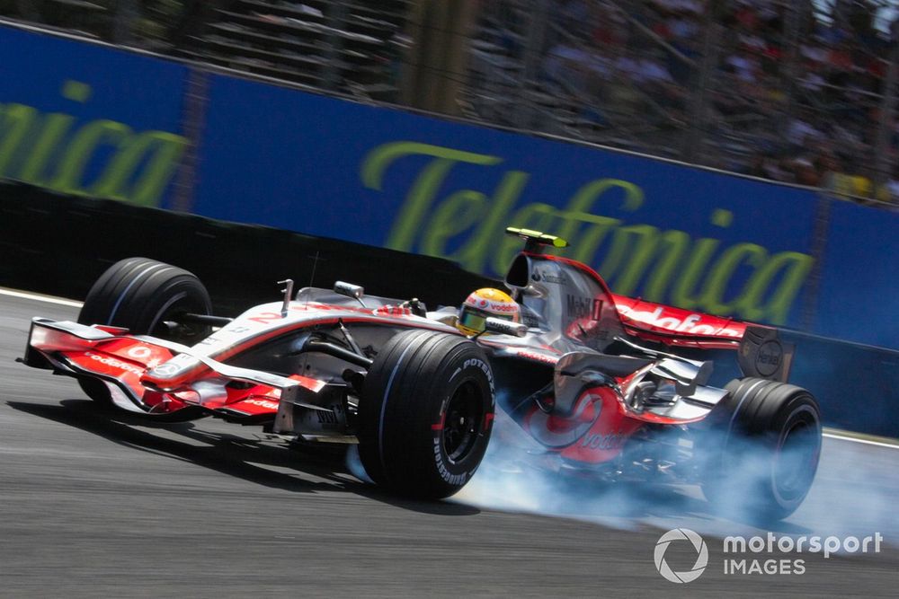 Lewis Hamilton, McLaren MP4-22 Mercedes with a lock up