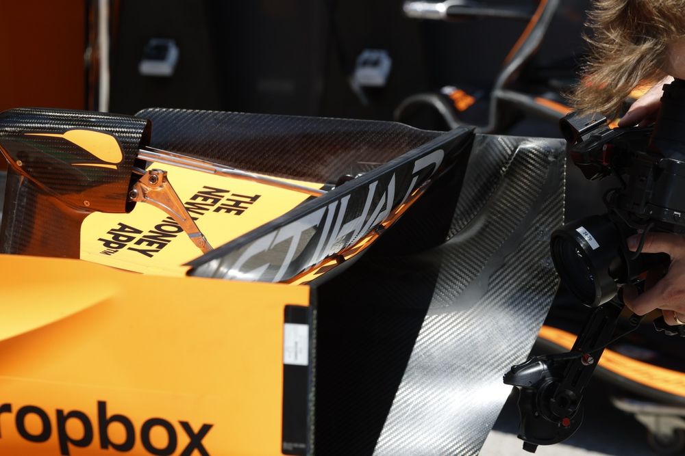 McLaren utilizó su configuración habitual de alerón trasero durante los entrenamientos en Austria.