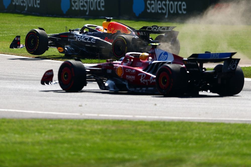 Льюис Хэмилтон, Ferrari, Макс Ферстаппен, Red Bull Racing пробегает мимо