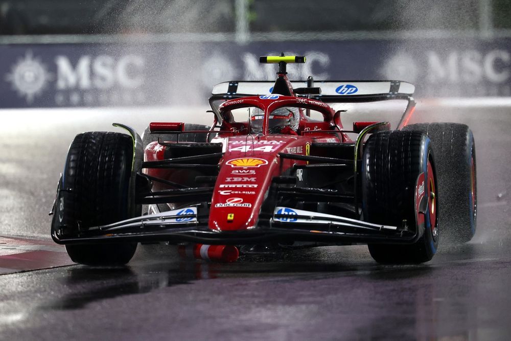 Lewis Hamilton con l'ala più scarica usata a Monza, mentre Leclerc è tornato sulla versione più carica di Baku