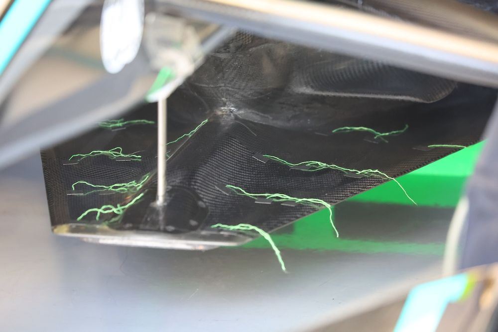 Mercedes W17: ecco i filetti di lana apparsi nel T-tray