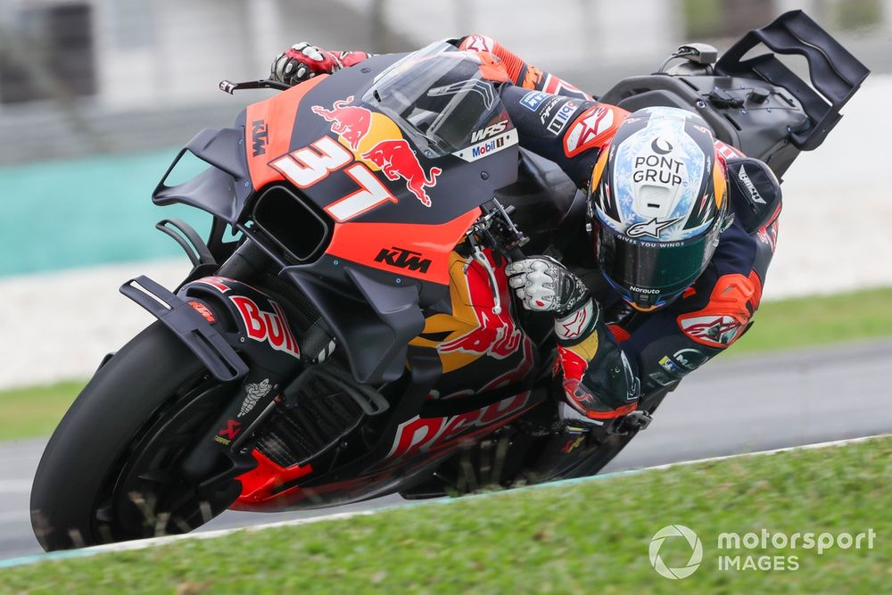 Pedro Acosta zat er keurig bij, maar erkent wel dat KTM nog wat knopen moet doorhakken.