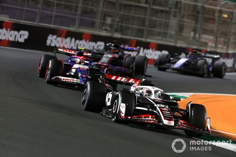 Kevin Magnussen, Haas VF-24, Yuki Tsunoda, RB F1 Team VCARB 01, Esteban Ocon, Alpine A524