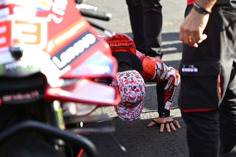 Marc Márquez, Ducati Team, calentando en parrilla antes de la salida