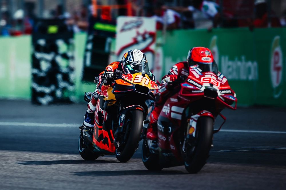 Marc Marquez, Ducati Team, Pedro Acosta, Red Bull KTM Factory Racing