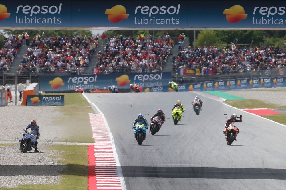 La chute d'Alex Marquez, Gresini Racing, après le contact avec Pedro Acosta, Red Bull KTM Factory Racing