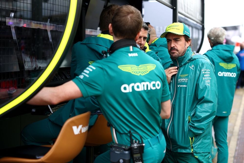 Fernando Alonso ne comprend pas les choix stratégiques d'Aston Martin.