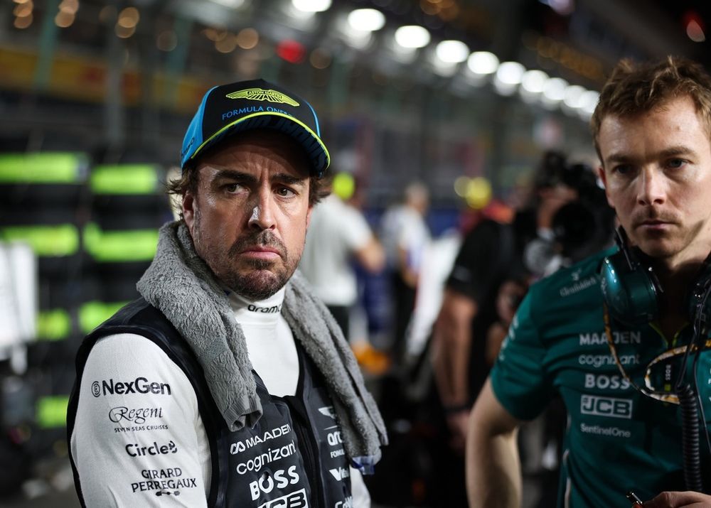 Гамильтон попал в сингапурский штраф GP, когда Alonso выпускает гнев