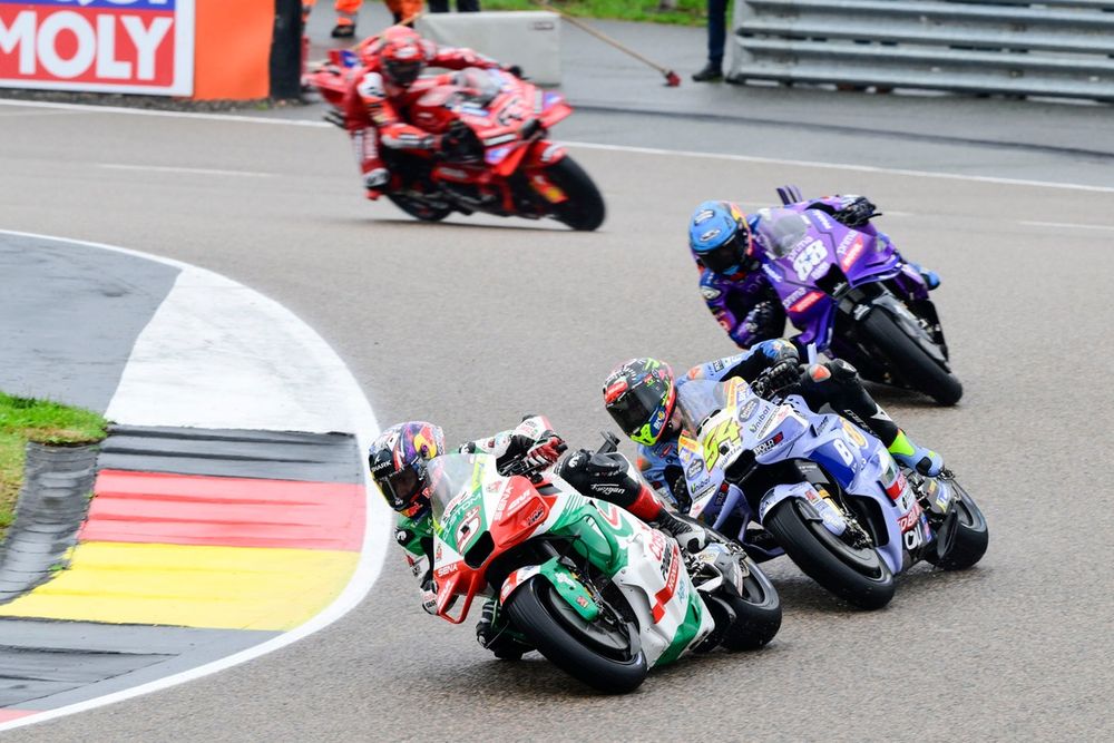 Johann Zarco zakte in de openingsfase van de sprintrace ver weg.