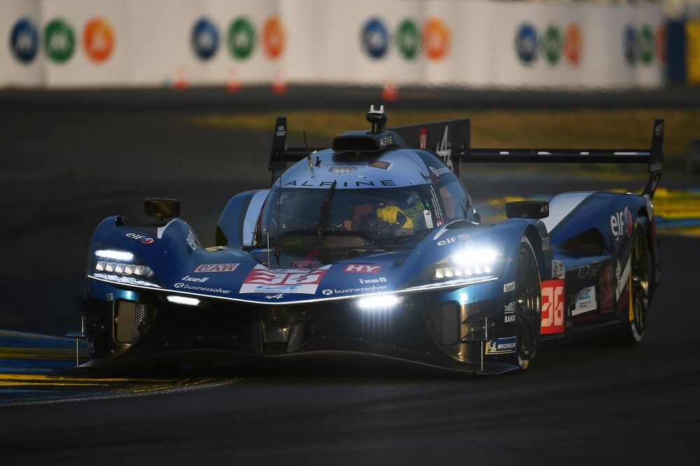 Mick Schumacher verruilt zijn Alpine Hypercar voor de Dallara van de IndyCar tijdens een privétest.