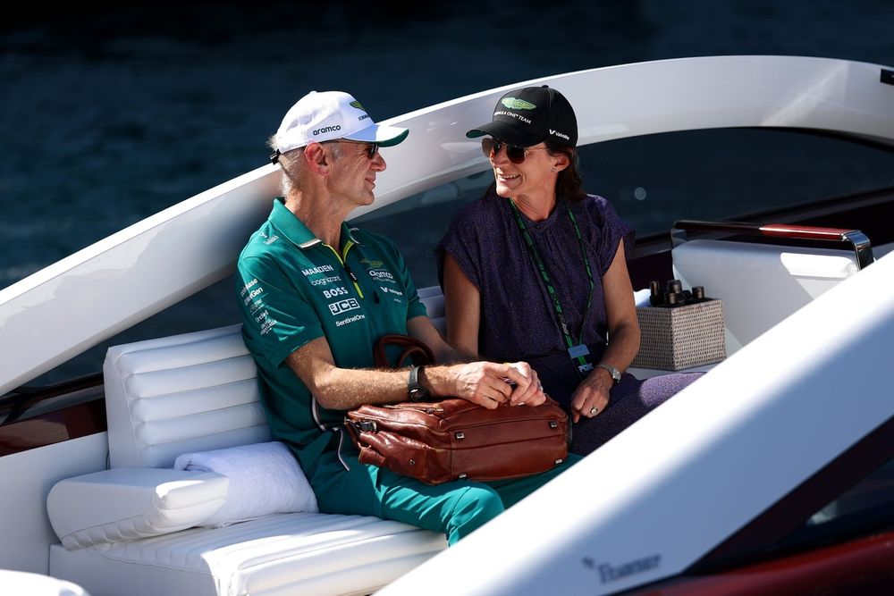Adrian Newey, Director Técnico del equipo Aston Martin F1 y su esposa Amanda Newey