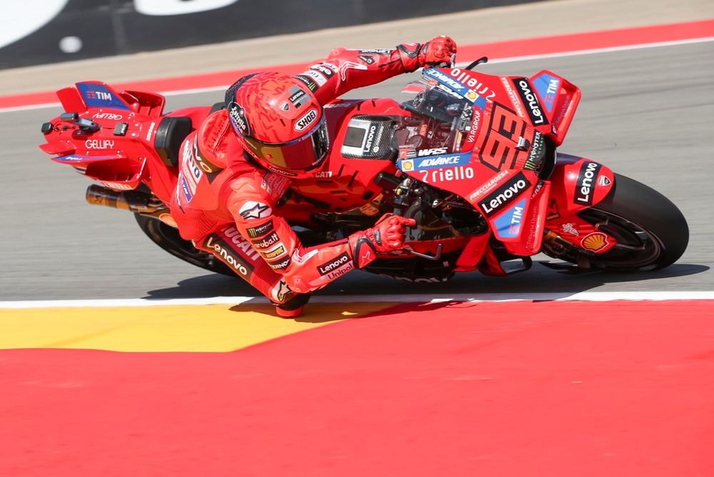 Márquez inalcanzable en la primera jornada en Motorland Aragón
