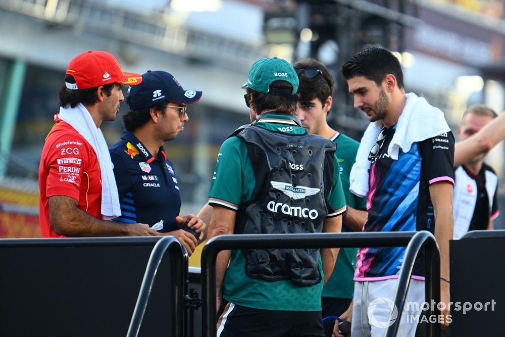 Carlos Sainz, Scuderia Ferrari, Sergio Perez, Red Bull Racing, Fernando Alonso, Aston Martin F1 Team, Lance Stroll, Aston Martin F1 Team, Esteban Ocon, Alpine