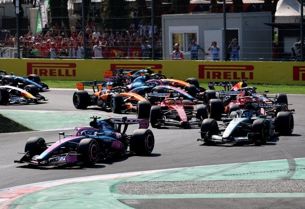Pierre Gasly resistió bien a George Russell en la primera largada en Monza.
