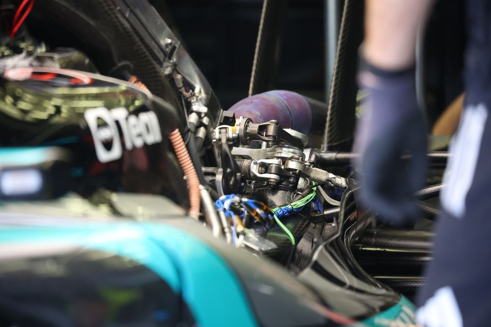 Mercedes W17 senza cofano motore