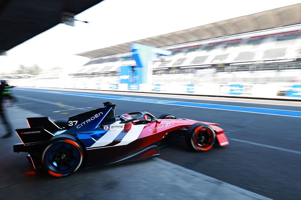 Nick Cassidy, Citroen Racing e-CX, exits the garage