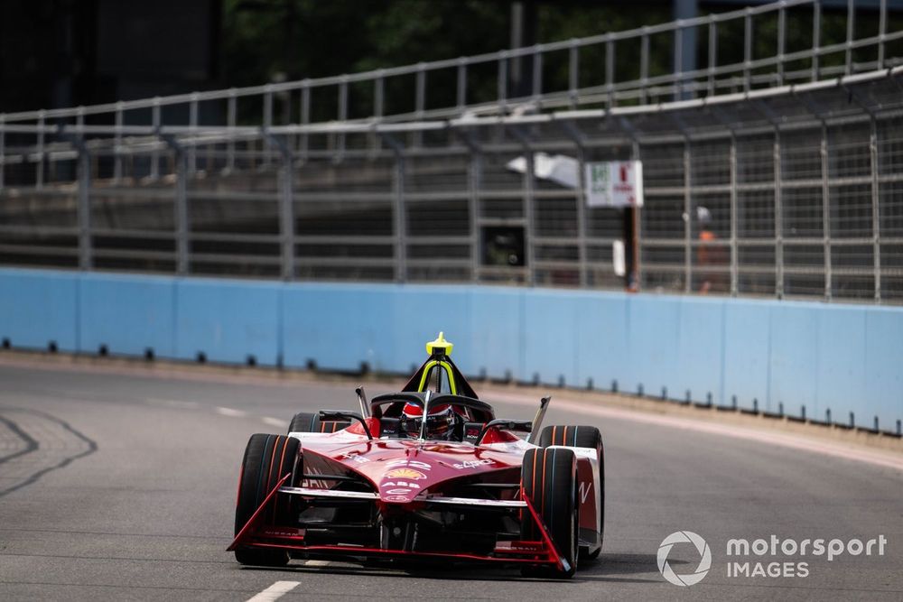 Oliver Rowland, Nissan Formula E Team, Nissan e-4ORCE 04