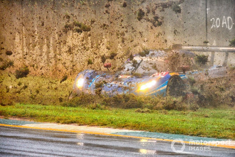 A strong shot at the IMSA title in 2015 fell apart in the soaking wet Petit Le Mans finale with spins for co-drivers Valiante and Rockenfeller