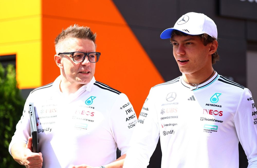 Andrea Kimi Antonelli, Mercedes, with his race engineer Peter Bonnington