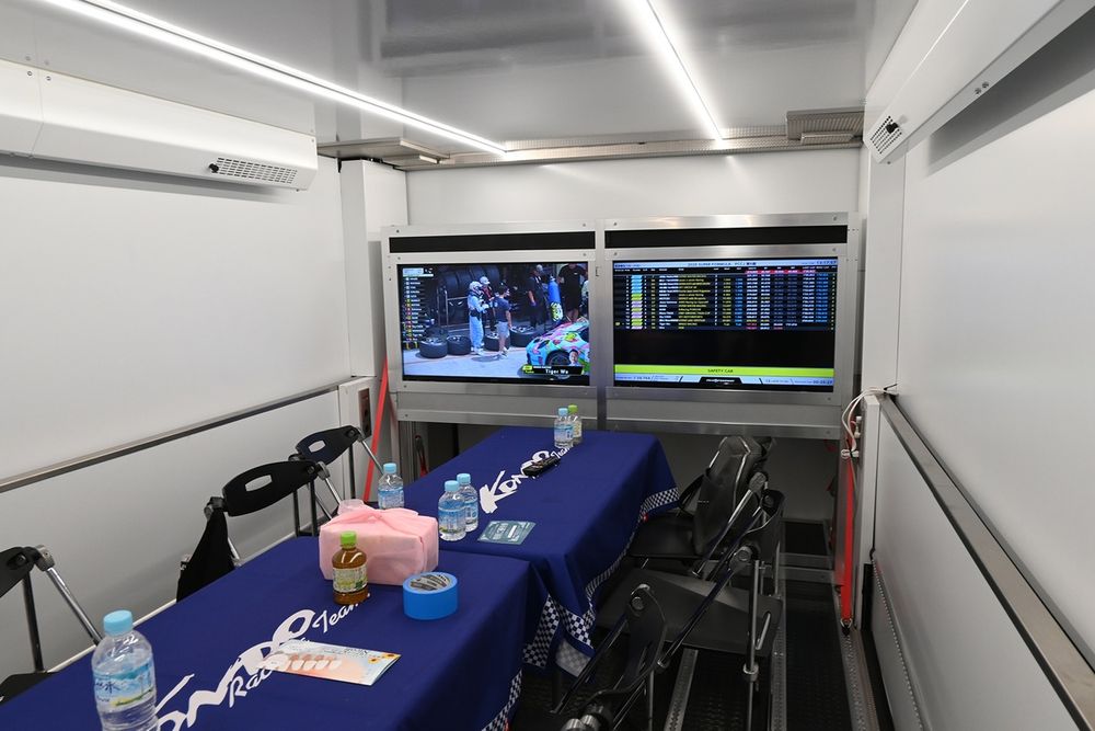 近藤レーシング トランスポーター風 ジャンク　KONDOレーシング KONDO Racing の新しいトランポ😆 住みたいw まだ完成ではない