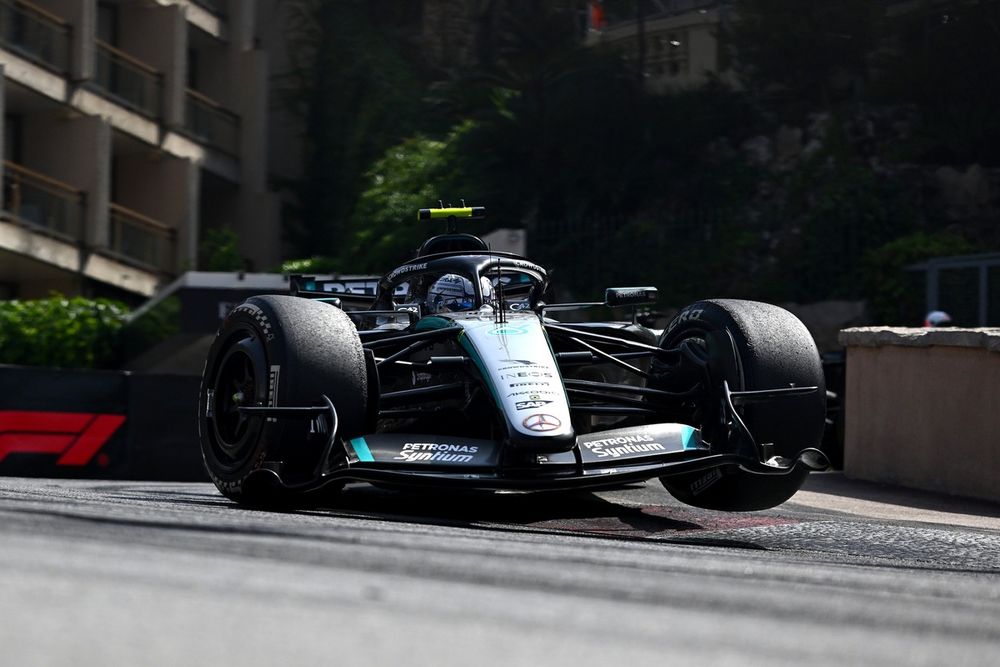 Weekenden als die in Monaco legden ook bloot dat Russell zich niet op zijn gemak voelt in de W17 en, in tegenstelling tot zijn jonge teamgenoot, van circuit tot circuit de nodige consistentie mist. 