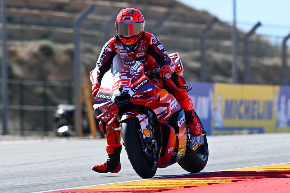 MotoGP | Marquez domina la Sprint di Aragon, Bezzecchi chiude 3° dietro ad Alex
