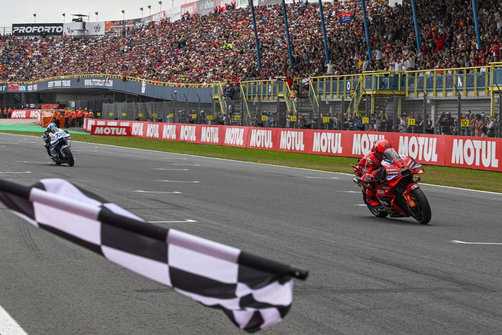 Marc Marquez won de TT Assen in 2025.