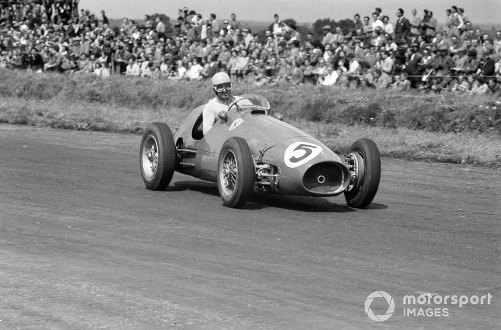 Both Italian teams produced strong engines in the early 1950s, which eventually led to dominant title victories