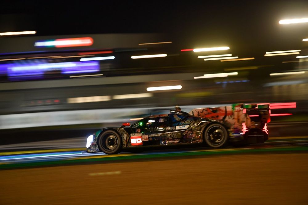 #20 BMW M Team WRT BMW M Hybrid V8: Sheldon Van Der Linde, Robin Frijns, Rene Rast