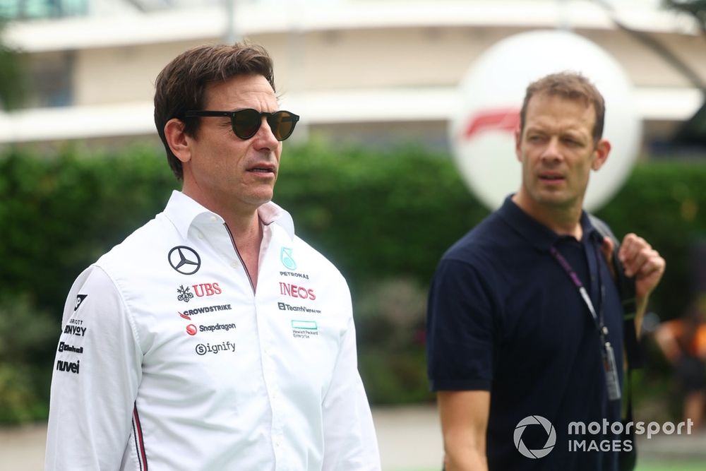 Toto Wolff, Takım Patronu ve CEO, Mercedes-AMG F1 Takımı, pisti ziyaret ediyor