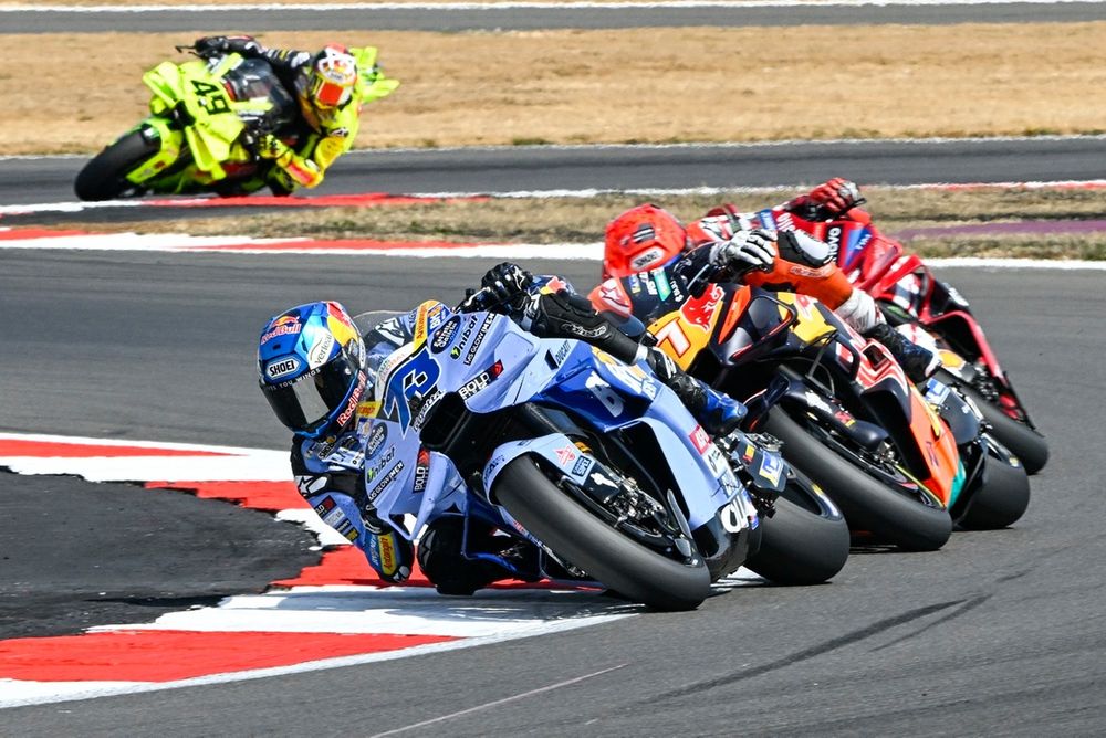Does Ducati now need to back on of its riders in the title fight?