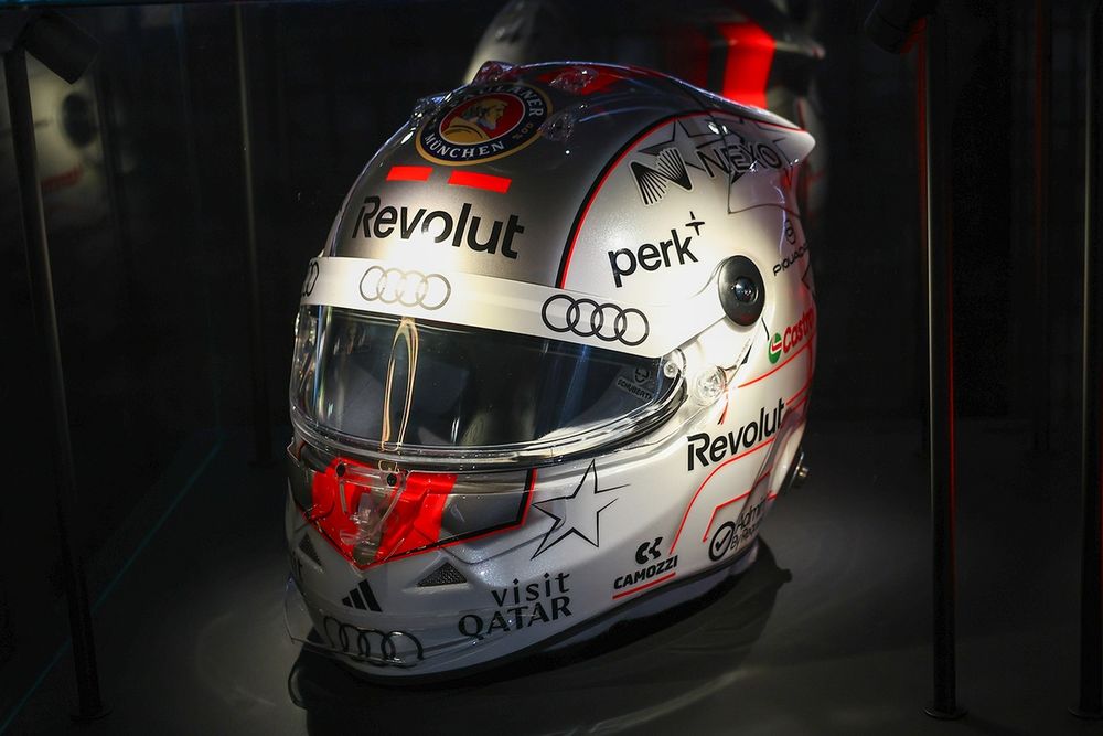 De helm van Nico Hülkenberg in de Audi-kleuren.